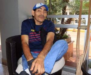 Anastasio Hernández o Don 'Fredy' -como le conocen algunos- llegó a la concentración del equipo azul para brindarle su apoyo (Foto: Ronal Aceituno/OPSA)