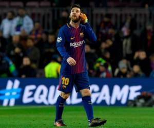 Asistido por Leo Messi, que saltó a la cancha tras el primer gol, Luis Suárez pudo ampliar diferencias, pero su centro lo rechazó Rui Patricio. (AFP)