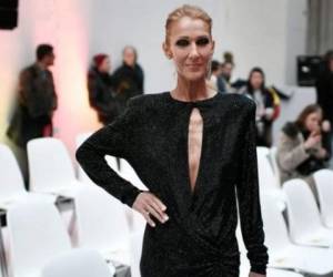 Céline Dion lució este vestido negro que evidenció aún más su delgadez. Foto AFP