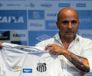 Sampaoli firmó un contrato con Santos hasta 2020. Foto/AFP