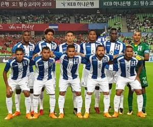 La Selección de Honduras preparada antes de que el árbitro pitara el inicio del duelo amistoso ante Corea del Sur. (Foto: @FenafuthOrg )