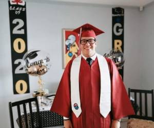 Gabriel Omar Díaz celebró su graduación desde casa.