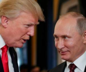 El presidente de Estados Unidos, Donald Trump, junto al presidente ruso Vladimir Putin. Foto: Agencia AFP