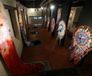 La exposición Sudarios y Centinelas del artista Santos Arzú, se exhibe en la Galería Nacional de Arte. Foto: El Heraldo /Alex Pérez