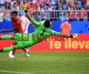 Keylor Navas evitó que Serbia goleara a Costa Rica. Los centroamericanos perdieron por la mínima en su debut en el Mundial Rusia 2018. (AFP)