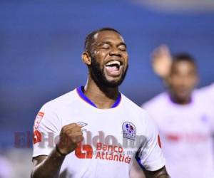 Jorge Benguché celebrando el primer gol del León a los 24 minutos de la primera parte.