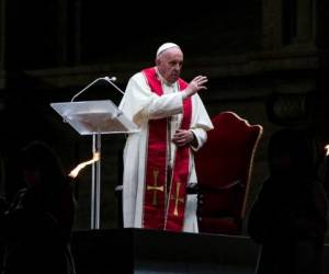 A sus 81 años, el papa Francisco sufre de una enfermedad que le impide caminar con facilidad. Foto: AFP