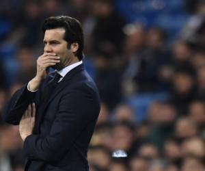 Santiago Solari ha sido muy criticado por los medios españoles debido al bajo rendimiento del equipo que ha perdido muchos partidos en la presente Liga. Foto/AFP