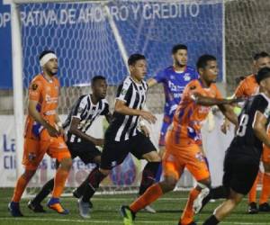 Los Lobos atacaron hasta el último minuto del encuentro disputado en Choluteca. (Fotos: Ronal Aceituno / EL HERALDO)