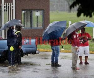 No ha parado de llover en San José, se podrían suspender todas las actividades sociales en las próximas horas. Foto: Roberto Vindas - El Heraldo.