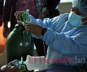 A los centros de triaje llegan pacientes que requieren de oxígeno y estabilización. Foto: Alex Pérez/El Heraldo