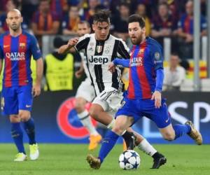 Paulo Dybala y Leo Messi se enfrentarán en este duelo de Champions League. (AFP)