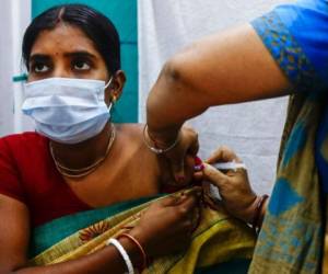 El regulador de medicamentos de India aprobó en enero el uso de Covaxin, meses antes de completarse extensas pruebas en personas. FOTO: AP