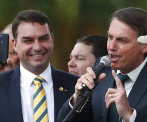 Los fiscales del estado de Río de Janeiro acusaron al senador Flávio Bolsonaro de presuntamente comandar una organización criminal y lavar dinero cuando era legislador estatal entre 2007 y 2018. Foto: AP.