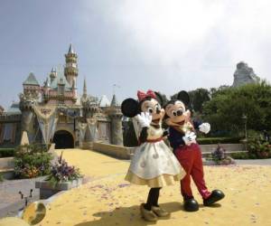 La zona comercial Downtown Disney, aledaña a los parques y que tiene restaurantes y tiendas, permanecerá abierta. Foto AFP