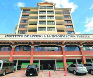 El IAIP recomendó al Poder Ejecutivo suspender a nueve alcaldes y a varios funcionarios públicos, entre ellos el rector de la Universidad Nacional de Agricultura (UNA), Marlon Escoto.