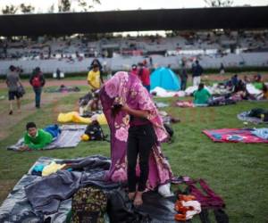 Las instalaciones tienen capacidad para albergar a unas 6,000 personas. Cuatro grandes tiendas de campaña instaladas en el lugar ya están completas. Foto AP