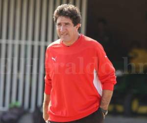 Héctor Vargas, entrenador del Olimpia durante el entreno de este martes. Foto: Juan Salgado / Grupo OPSA.