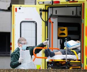 El país había registrado un récord de 260 muertos el sábado, pero las cifras diarias bajaron considerablemente el lunes. Foto AFP