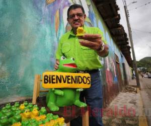 El hombre que tiene a Cantarranas como el pueblo selfie... Fotos: Johny Magallanes/El Heraldo.