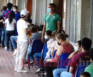 Miles de personas que no son elegibles para vacunarse contra la influenza lo han hecho al ver la ola de contagios en el 2022. Foto: El Heraldo