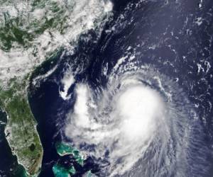 Henri amenaza con provocar marejadas ciclónicas, vientos e impactos de lluvia en porciones al sur de Nueva Inglaterra y el este de Long Island, indicó el NHC durante la mañana del viernes. Foto: AFP