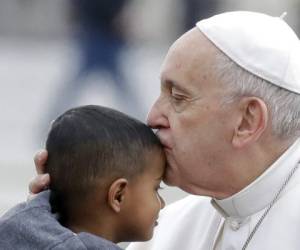 'El santo padre me dijo que la razón era simple: higiene', dijo Gisotti a reporteros. 'Él quiere evitar el riesgo de contagio entre la gente, no hacia él'. (Foto: AP)