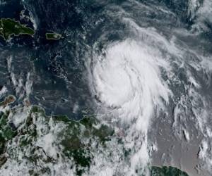 El NHC dijo que el ciclón puede producir una marea 'peligrosa' con 'olas grandes y destructivas'. Foto: AFP