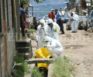 Un joven de 22 años fue hallado sin vida este sábado en la colonia Nueva Danlí de Comayagüela. Foto: Mario Urrutia / EL HERALDO.