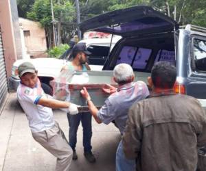 El féretro con el cuerpo de María Cáceres fue retirado de la morgue capitalina esta mañana. Foto Estalin Irías / EL HERALDO