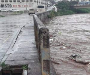 En Tegucigalpa ha crecido el nivel de los ríos debido a las intensas lluvias.