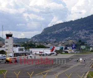 Los operadores aeroportuarios nacionales deben garantizar las medidas de bioseguridad a los pasajeros. Foto archivo EL HERALDO