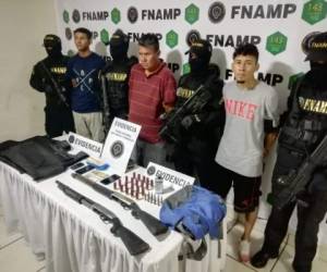 Maynor Roberto López Acuña (18) conocido criminalmente como 'Bruchi', Melvin David Valladares Hernández (48) conocido como 'Philips' y Carlos Alberto Ucles Roque (27) alias de 'Combar' son presuntamente miembros activos de la pandilla 18.