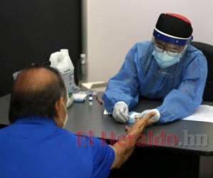 Los centros de triaje están experimentando mayor presencia de personas con síntomas de covid-19. Foto Emilio Flores| EL HERALDO