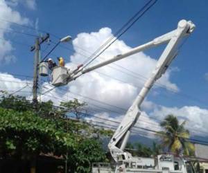 Las cuadrillas de la Empresa Energía Honduras realizarán mantenimiento en las zonas que encontrará en el listado. Foto EEH