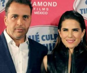Gustavo Loza junto a Karla Souza durante el estreno de la película '¿Qué culpa tiene el niño?'.
