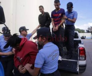 Los tres detenidos fueron trasladados hasta las instalación de la DPI. (Foto: El Heraldo)