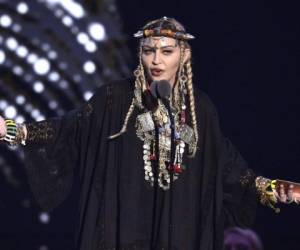 Madonna presenta un homenaje a Aretha Franklin durante la ceremonia de los Premios MTV a los Videos Musicales en el Radio City Music Hall en Nueva York. (Foto por Chris Pizzello/Invision/AP, Archivo).