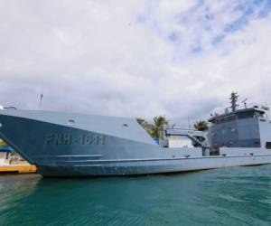 El buque de apoyo logístico ya navega en alta mar rumbo a Puerto Cortés.