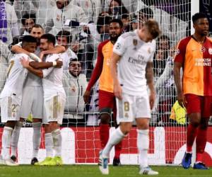 Los jugadores del Real Madrid celebrando un gol ante el Galatasaray. (AFP)