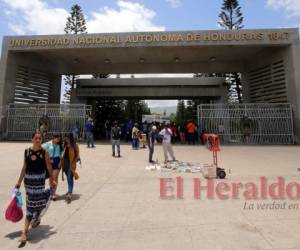 Más de 40 días sin clases lleva la UNAH por las indefinidas tomas de edificios por los estudiantes del MEU.