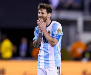 Leo Messi con la 10 de la selección nacional de Argentina. (AFP)