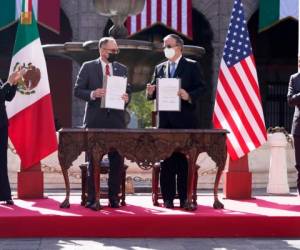Harris y López Obrador atestiguaron la firma de un memorando de entendimiento entre el secretario de Relaciones Exteriores de México y el encargado de negocios de la embajada de Estados Unidos en México enfocado en reforzar la cooperación bilateral en programas de desarrollo en Guatemala, El Salvador y Honduras.