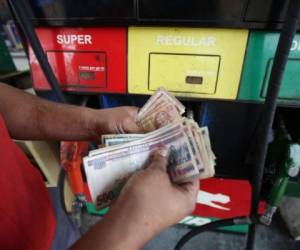 El nuevo precio de los combustibles entrará en vigencia a partir de las 6:00 de la mañana del lunes.