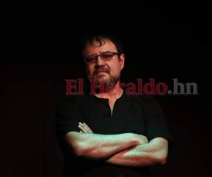 30 años en el teatro lleva Edgar Valeriano, quien también es periodista.