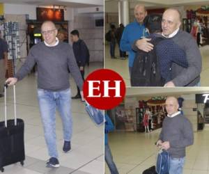 Este miércoles, el entrenador de la Selección de Honduras, Fabián Coito, partió rumbo a Uruguay para disfrutar de unas merecidas vacaciones. Sonriente y tranquilo, así salió el estratega charrúa de la H desde Toncontín. (Fotos: Ronal Aceituno / EL HERALDO)