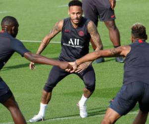El delantero brasileño Neymar del Paris Saint-Germain asiste a una sesión de entrenamiento el 13 de septiembre de 2019. Foto AFP