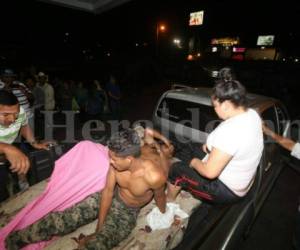 Los afectados fueron trasladados por buenos samaritanos en su propio vehículo. Fotos: Johny Magallanes.