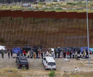 Cada día miles de migrantes de diferentes nacionalidades buscan cruzar la frontera entre México y Estados Unidos.