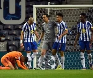 El delantero portugués del Juventus, Cristiano Ronaldo, reacciona a la derrota de su equipo al final de los octavos de final de la UEFA Champions League del partido de ida de fútbol entre el Oporto y la Juventus. FOTO:AFP